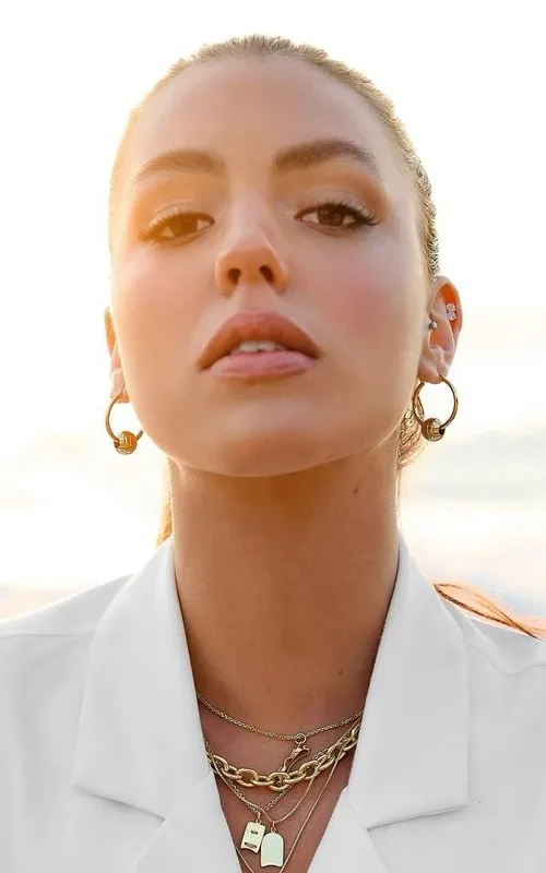Mia Rouba M. Kiss