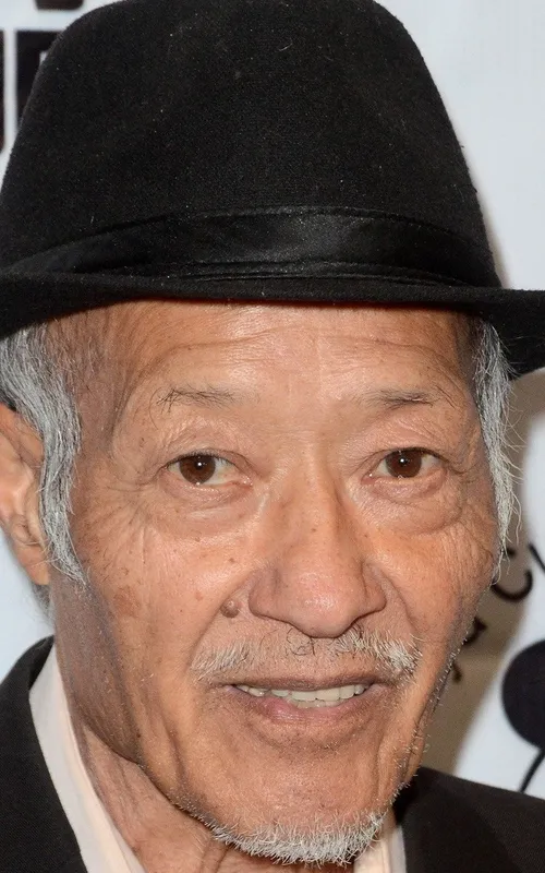 Aki Aleong