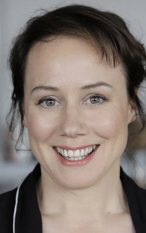 Eva Löbau