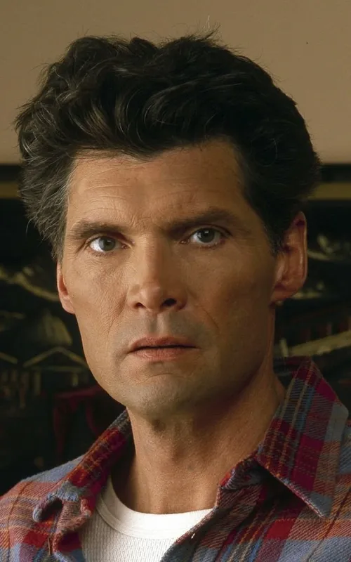 Everett McGill