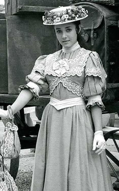 Joyce Ames