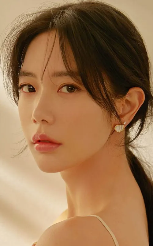 Clara Lee