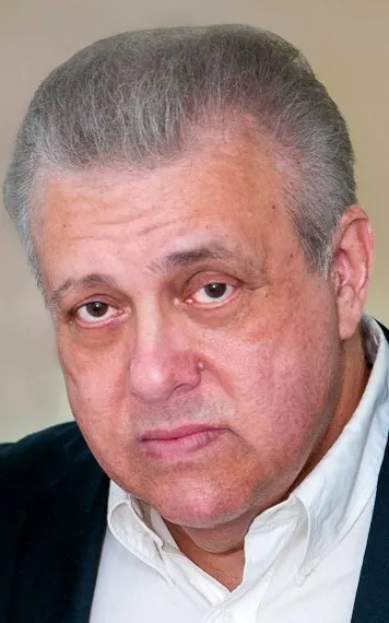 Vic Polizos