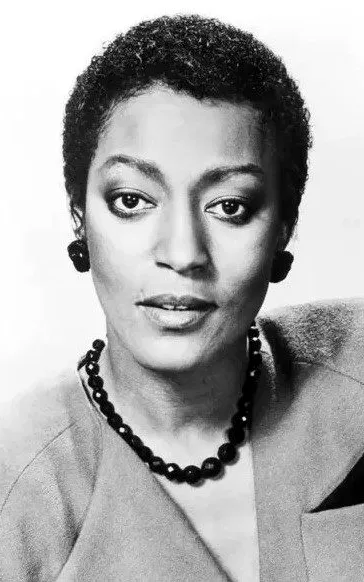 Paula Kelly